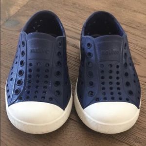 Native Jefferson Sz 6 baby/toddler navy